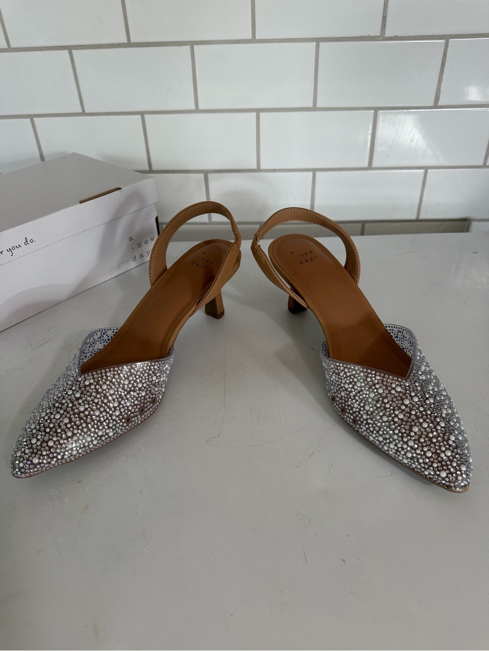 Women Isabel Embellished Slingback Kitten Pumps - SZ 10 - Picture 5 of 12